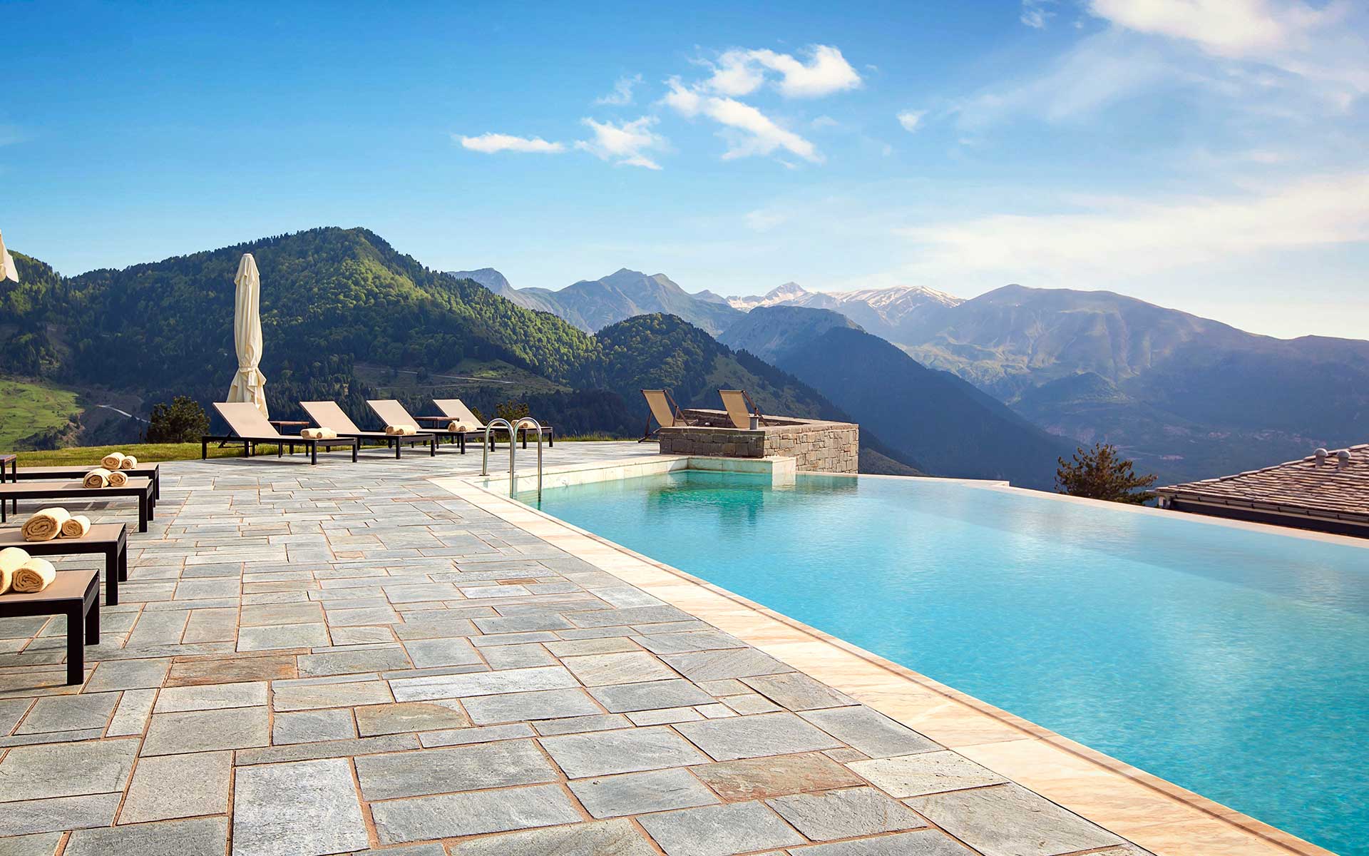Grand Forest - pool